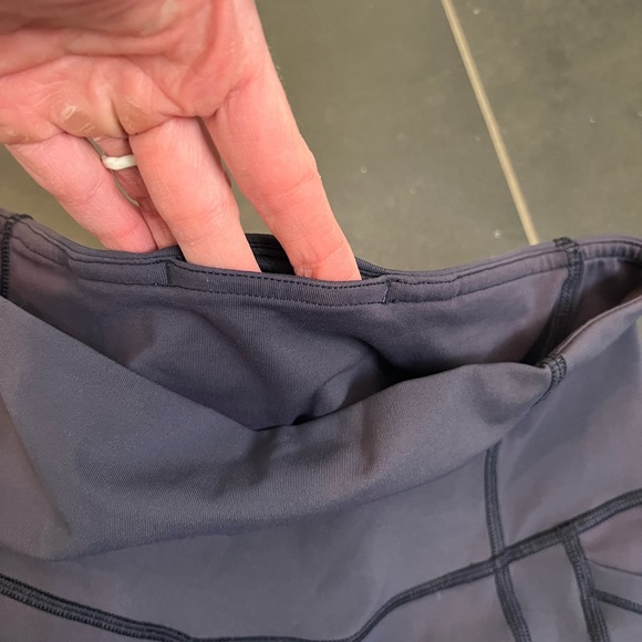 Lululemon All the Right Places 23”, Size 8, EUC, No front seam! - Picture 5 of 10